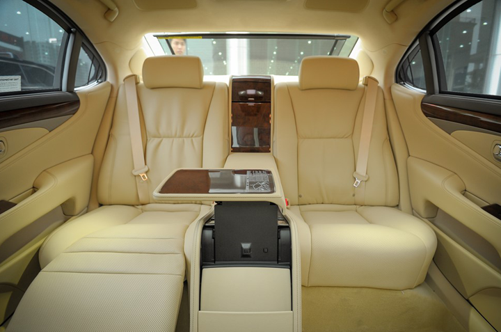 Cho thuê xe cưới Lexus LS460 4 chỗ